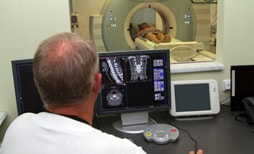 Пересмотр диска МРТ доктором в Израиле